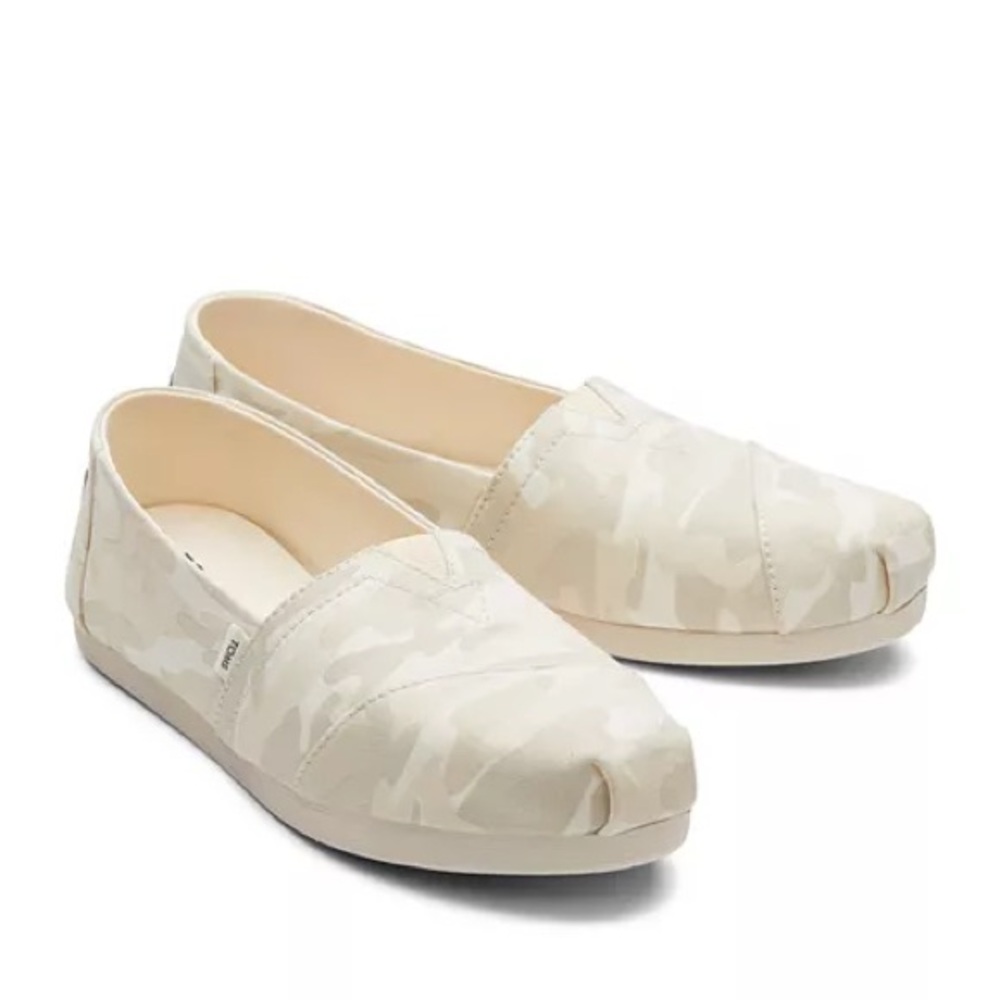 TOMS
Women's Classic Alpargata Camo Print Flats